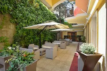 Historical With Panoramic Terrace דירה