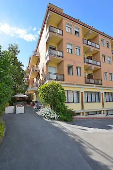 Historical With Panoramic Terrace Apartman *